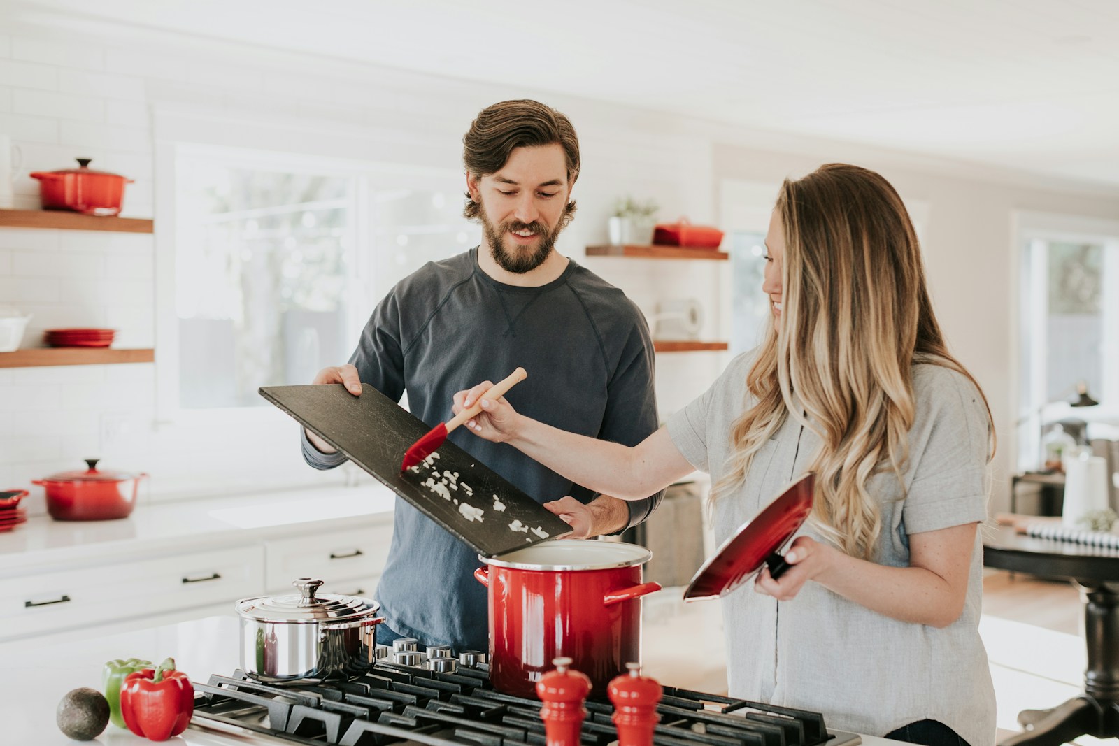 Retail electronics and home appliance display